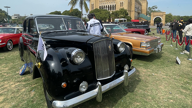 100+ Cars at the 2026 Antique Cars Show in Karachi